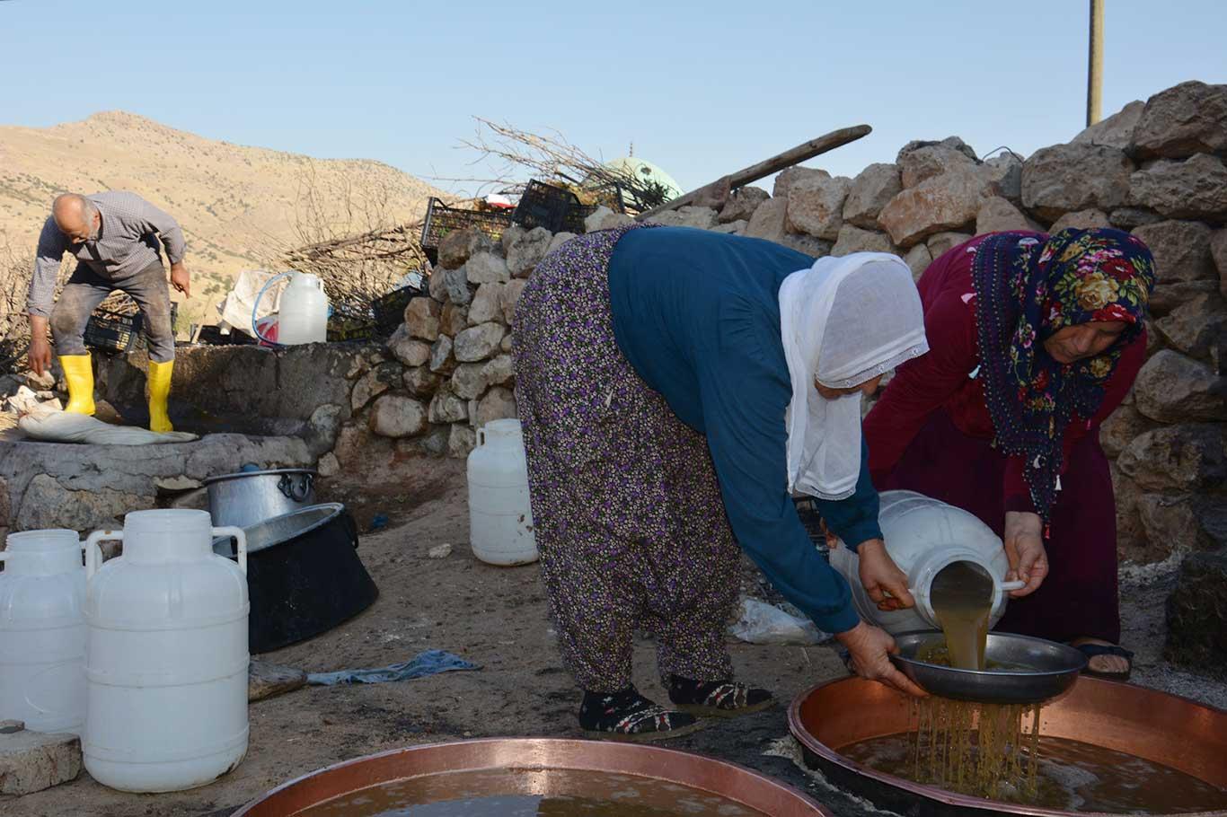 Şire üzümünün pekmeze "tatlı" yolculuğu